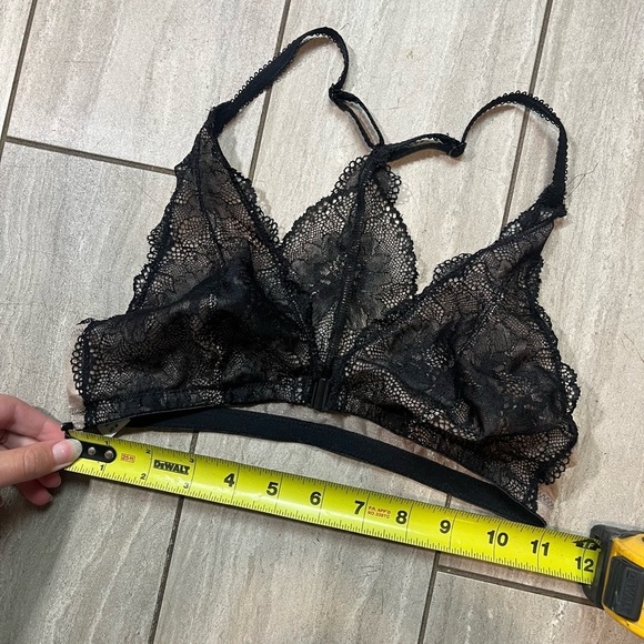 B Temptd Women's Black Lave Overlay Racerback Bralette Size Medium - Picture 2 of 4